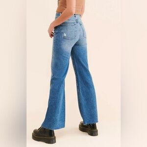 DL1961 Hepburn
Wide-Leg
Distressed Hem